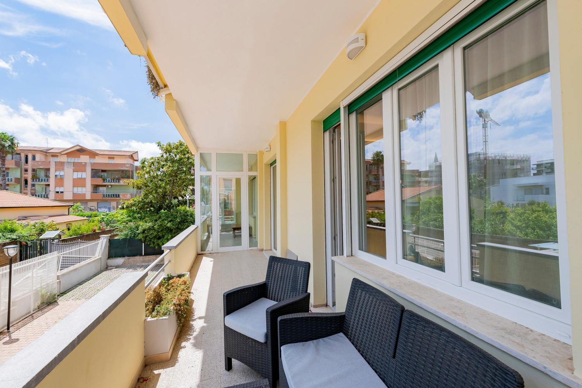 Casa Leda - Modern Near Seafront With Parking! Pescara