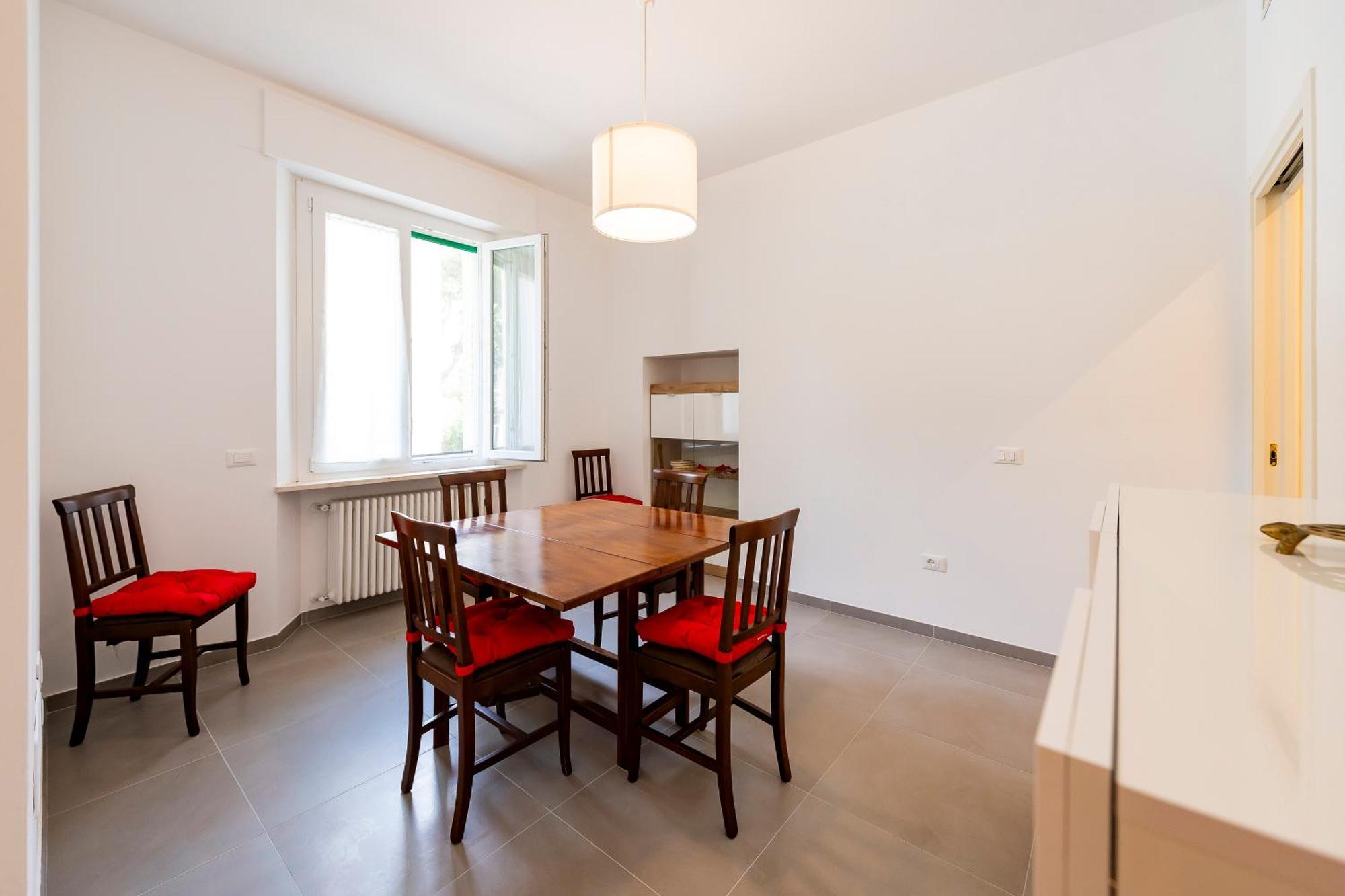 Appartement Casa Leda - Modern Near Seafront With Parking!