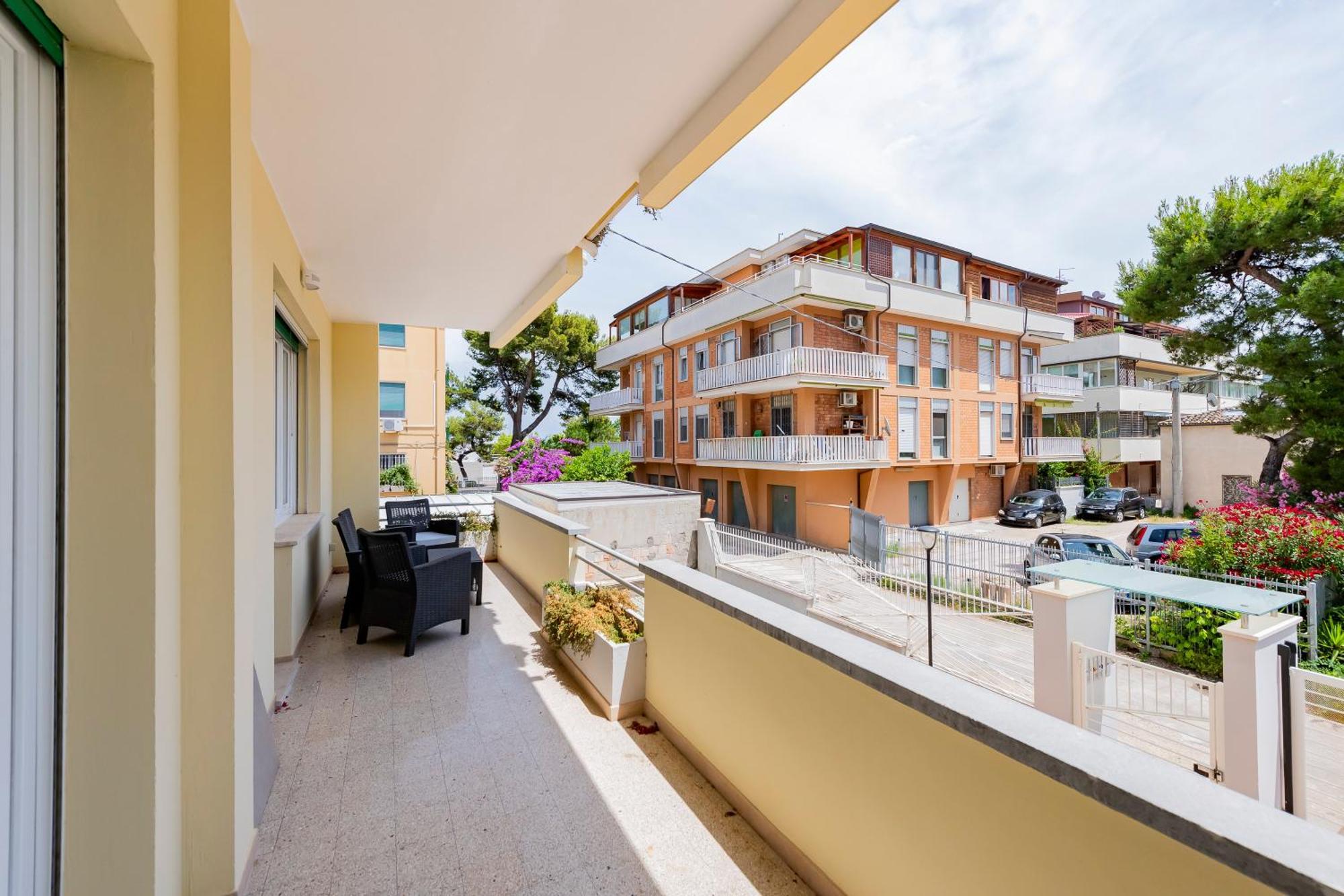 Appartement Casa Leda - Modern Near Seafront With Parking!